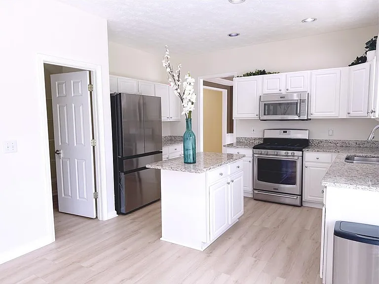 3361 Shallowford Green Dr — Photo 6