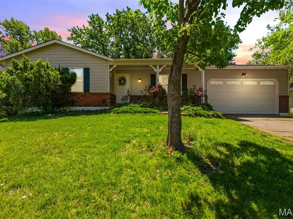 806 Pepper Ln, O'Fallon, MO 63366