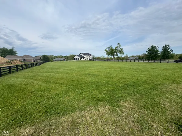 1075 E Greyhawk Ln, Greensburg, IN 47240