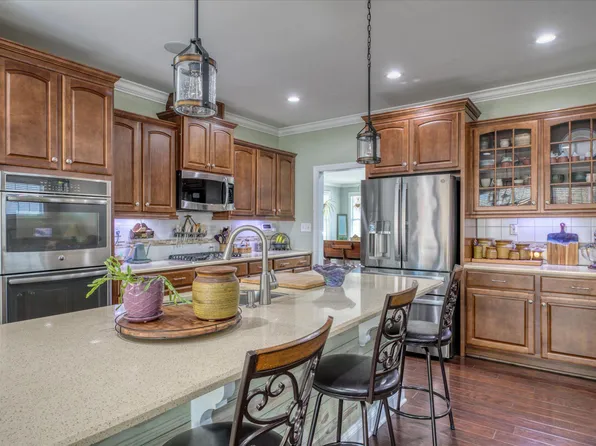 93 Woods Manor Ln, Clayton, NC 27527