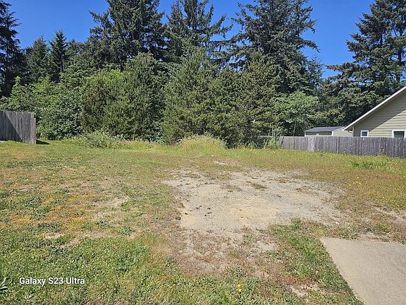 3rd image of 1122 Breen St