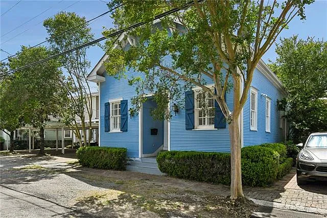 818 Constantinople St — Photo 24