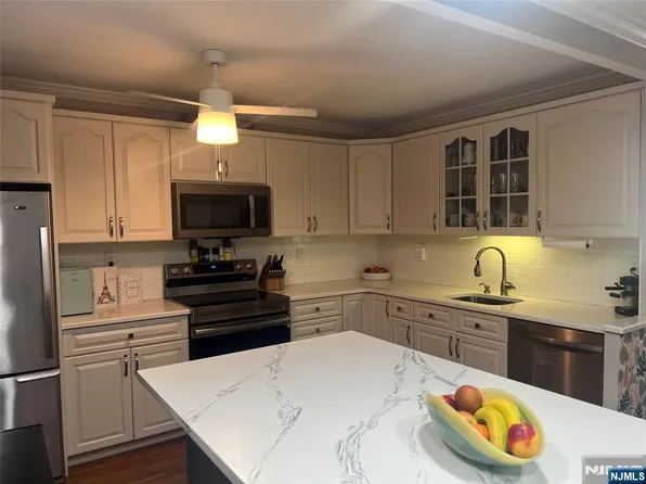 770 Anderson Ave APT 21H, Cliffside Park, NJ 07010