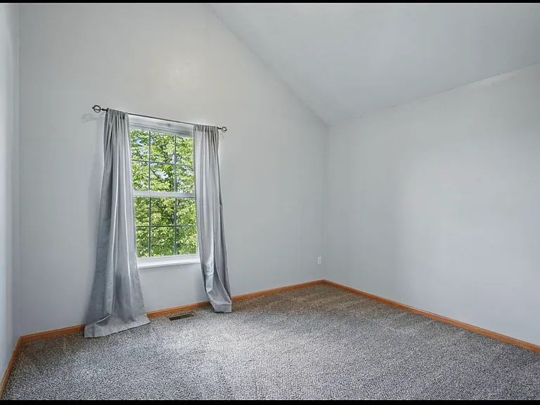 1282 SE Village View Ln — Photo 8