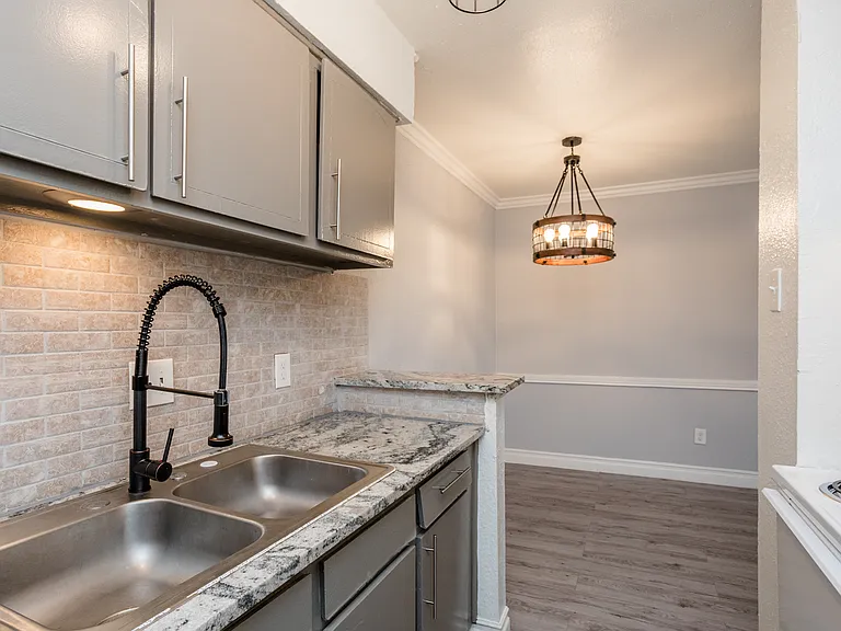 Camino Del Sol Apartments — Photo 22