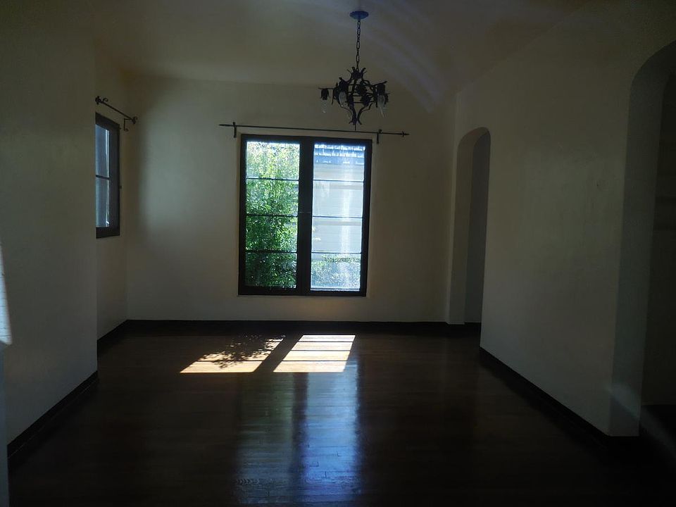1st image of 3647 8th Ave