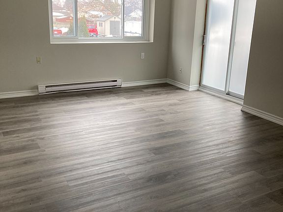 3rd image of 14 Frank St #4