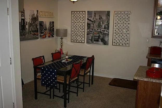 2 bed, 833 sqft, $2,600 — Photo 2