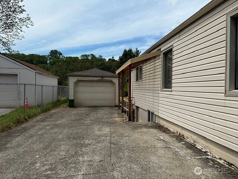 3rd image of 6715 Delridge Way SW