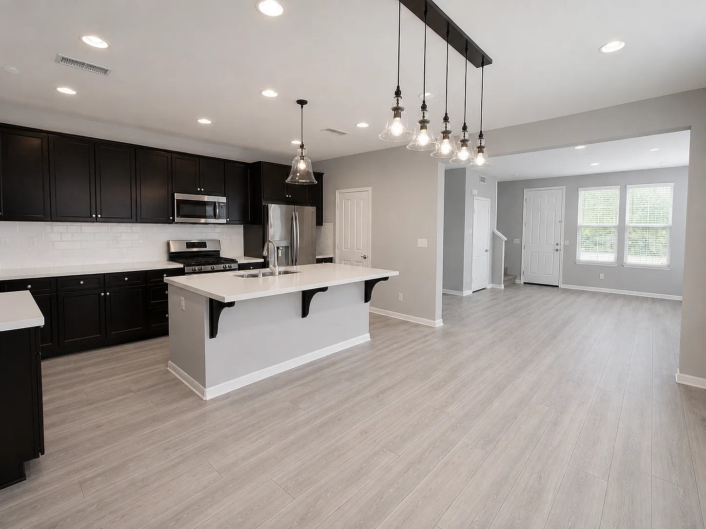 3 bed, 2.5 bath, 1824 sqft, $3,850 — Photo 3