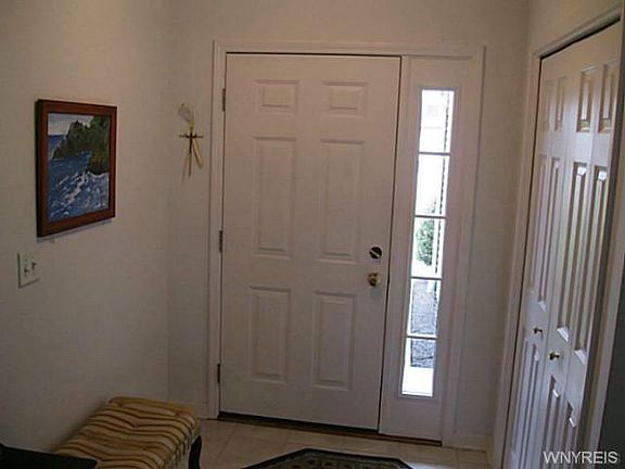 2nd image of 17 Hedge Ln #17