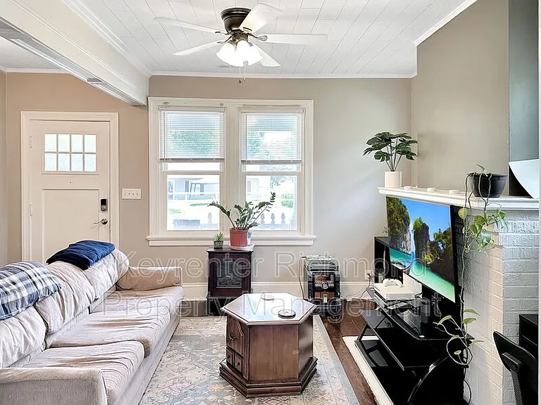 3716 Stockton St — Photo 3