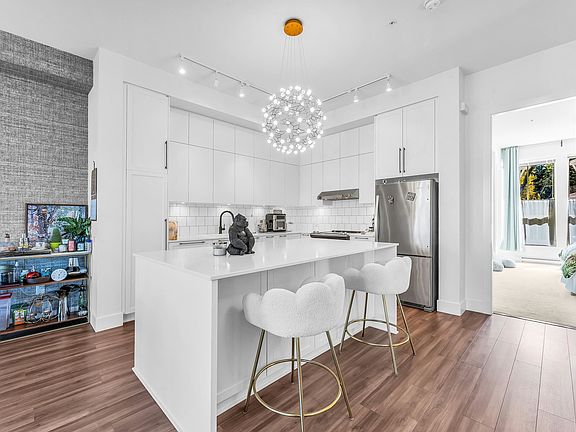 4th image of 4638 Orca Way #105