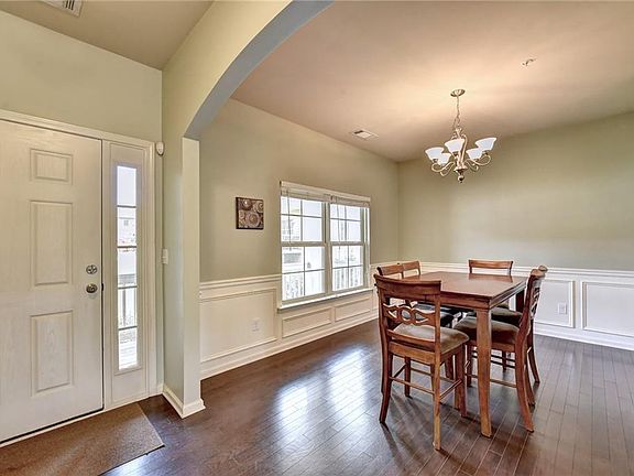 5th image of 329 Summit Village Dr