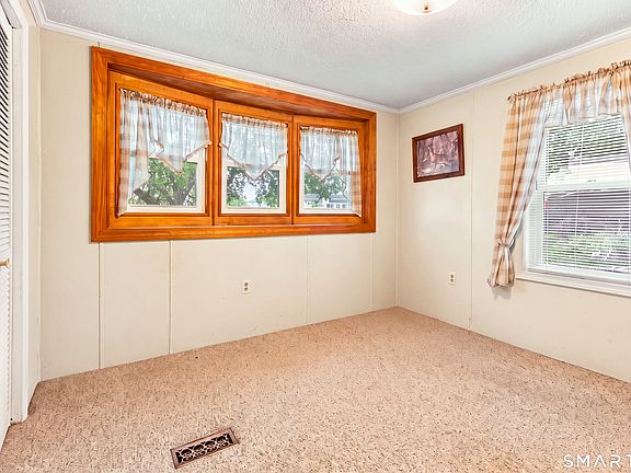 5th image of 28 Woodland Park