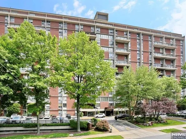 2 Horizon Rd #Penthouse 2, Fort Lee, NJ 07024