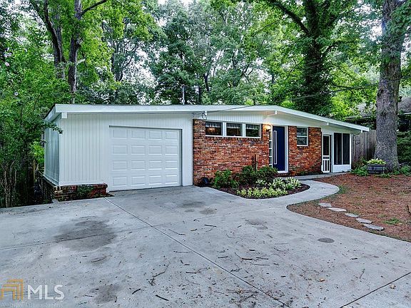 2nd image of 1105 Oakdale Dr SE