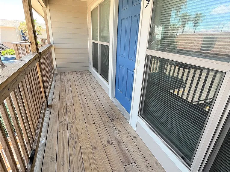 15209 Leeward Dr #B9 — Photo 2