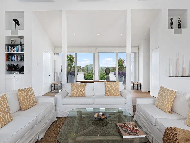 114 Dune Rd — Photo 11
