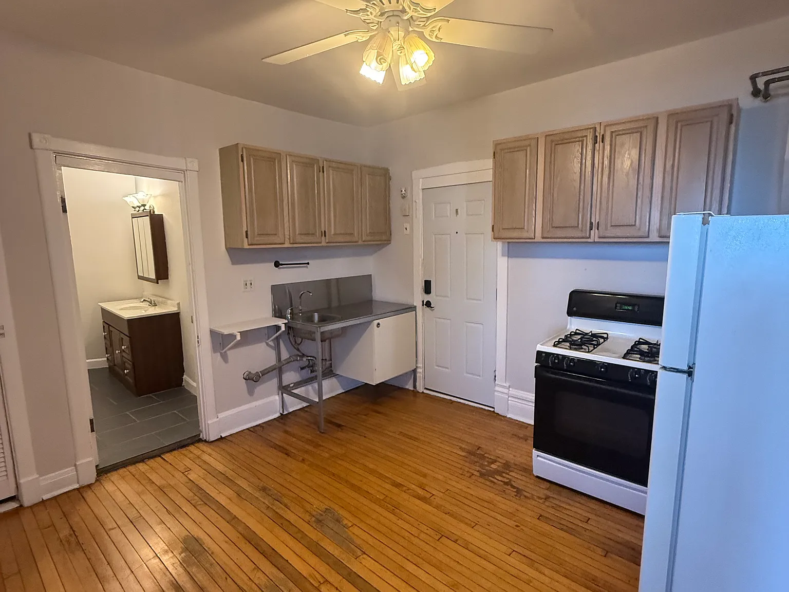 1 bed, 750 sqft, $1,425 — Photo 2
