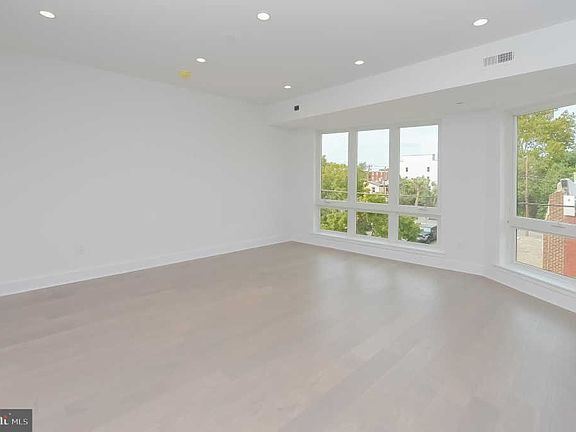 3rd image of 1628 W Thompson St #3