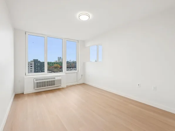 1 Mallory Avenue image 17 of 25