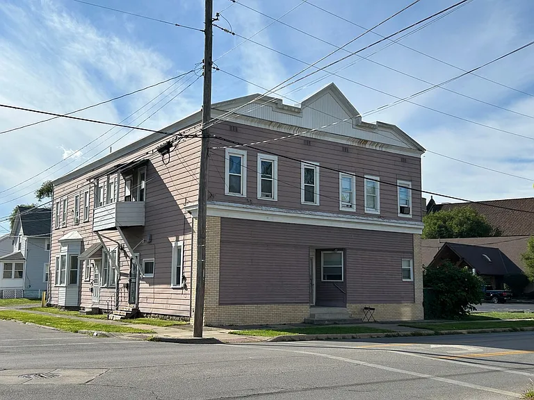 2550 Elyria Ave — Photo 2
