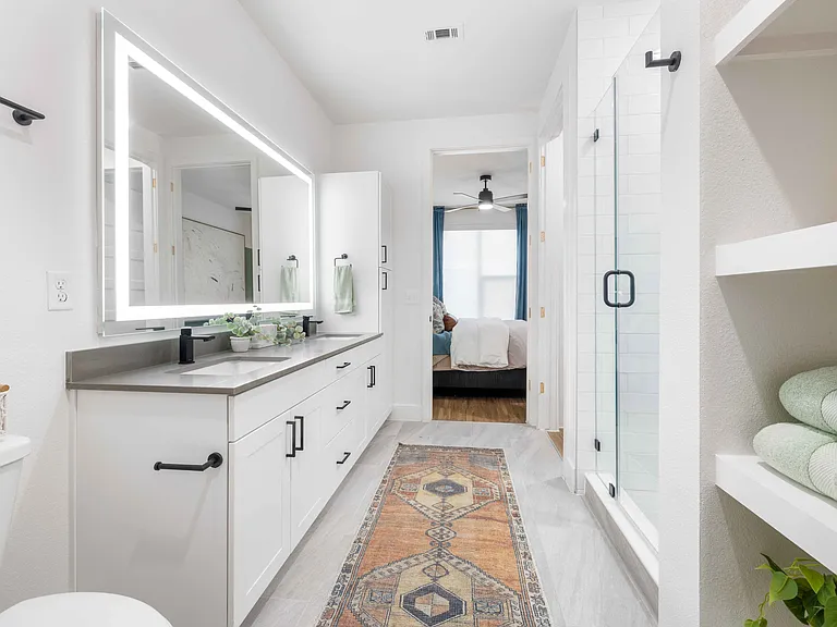 NEW South Building King Model Bath