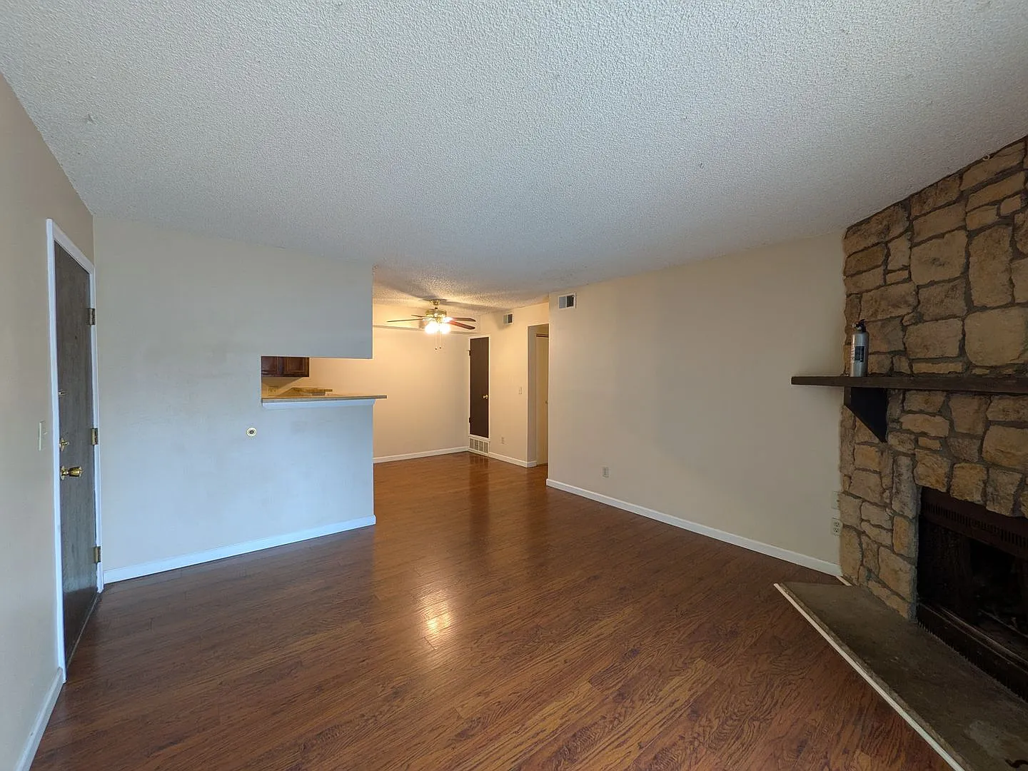 Ground-Level 2-Bedroom Condo in Aurora — Photo 2