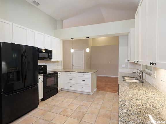 3rd image of 918 NW 120th St