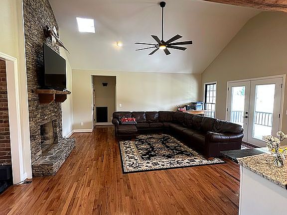 3rd image of 6831 White Oak Valley Cir