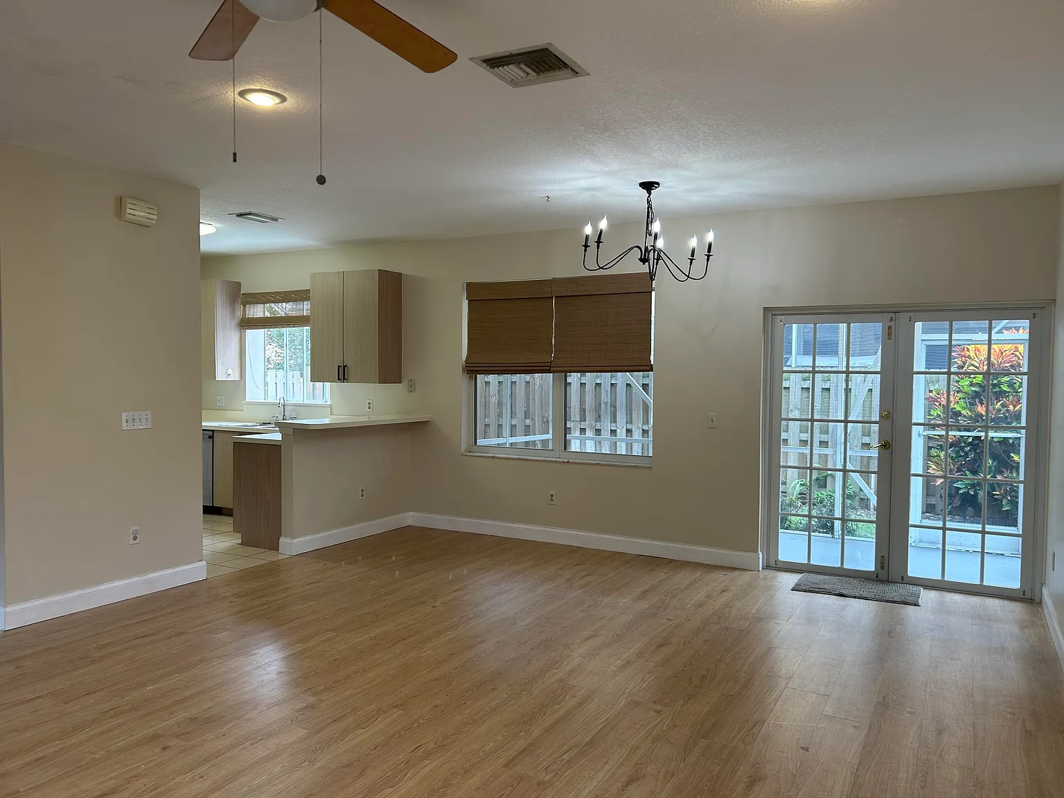 3 bed, 2.5 bath, 1405 sqft, $2,800 — Photo 3