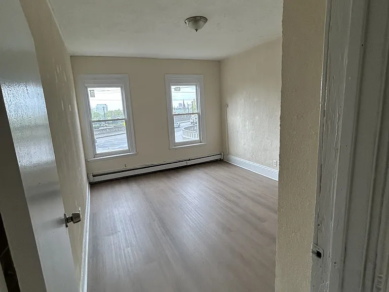 1 Wayne Ave #5 — Photo 9