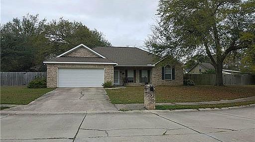 1st image of 719 Hidden Oaks Dr