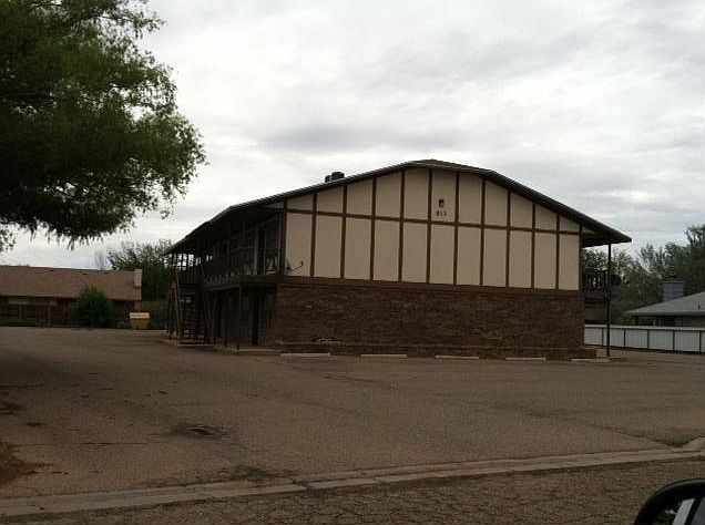 Located in Colonial Park. Off street parking!