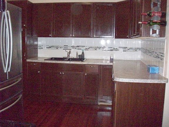5th image of 221 S Cherry St