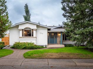 2918 W Lathom Cres SW, Calgary, AB T3E 5W7