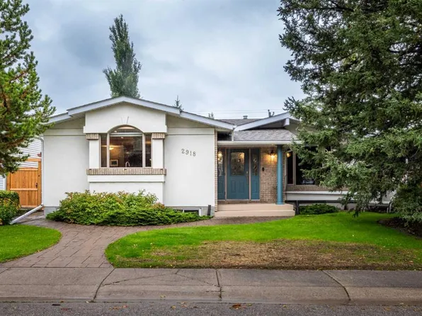 2918 W Lathom Cres SW, Calgary, AB T3E 5W7
