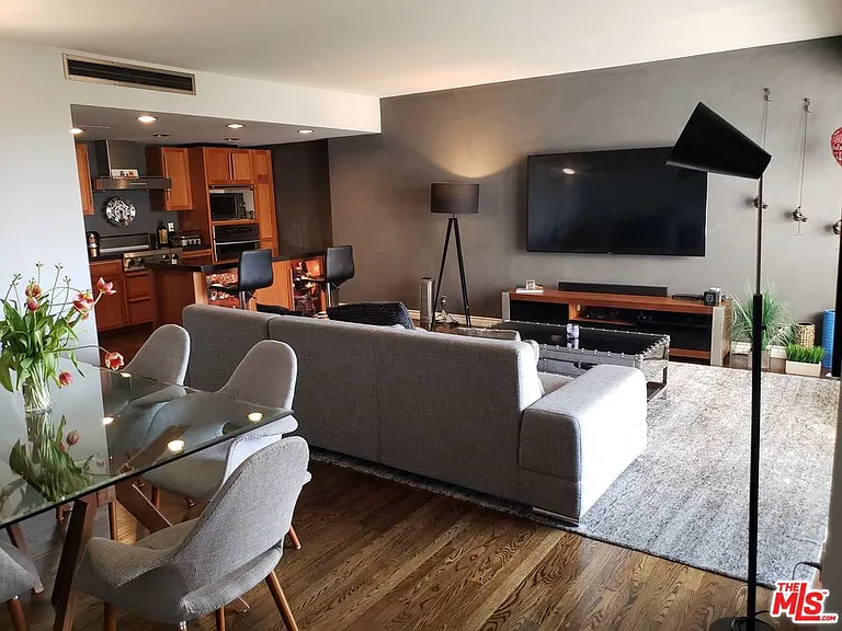 10450 Wilshire #1-6D — Photo 4
