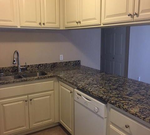 4th image of 812 S Langley Ave