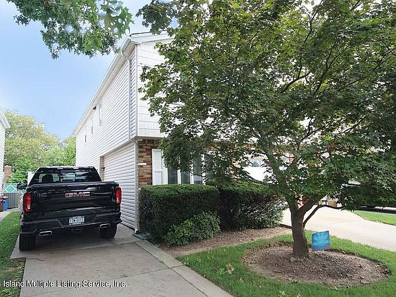 3rd image of 155 Woodbine Ave