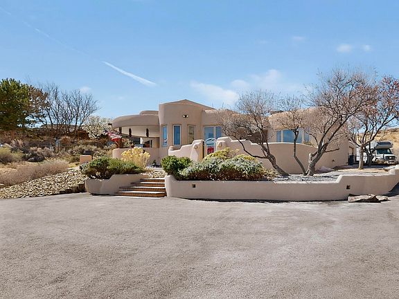 2nd image of 300 Mission Ridge Rd