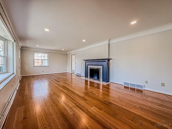 4th image of 5880 Farlook Dr