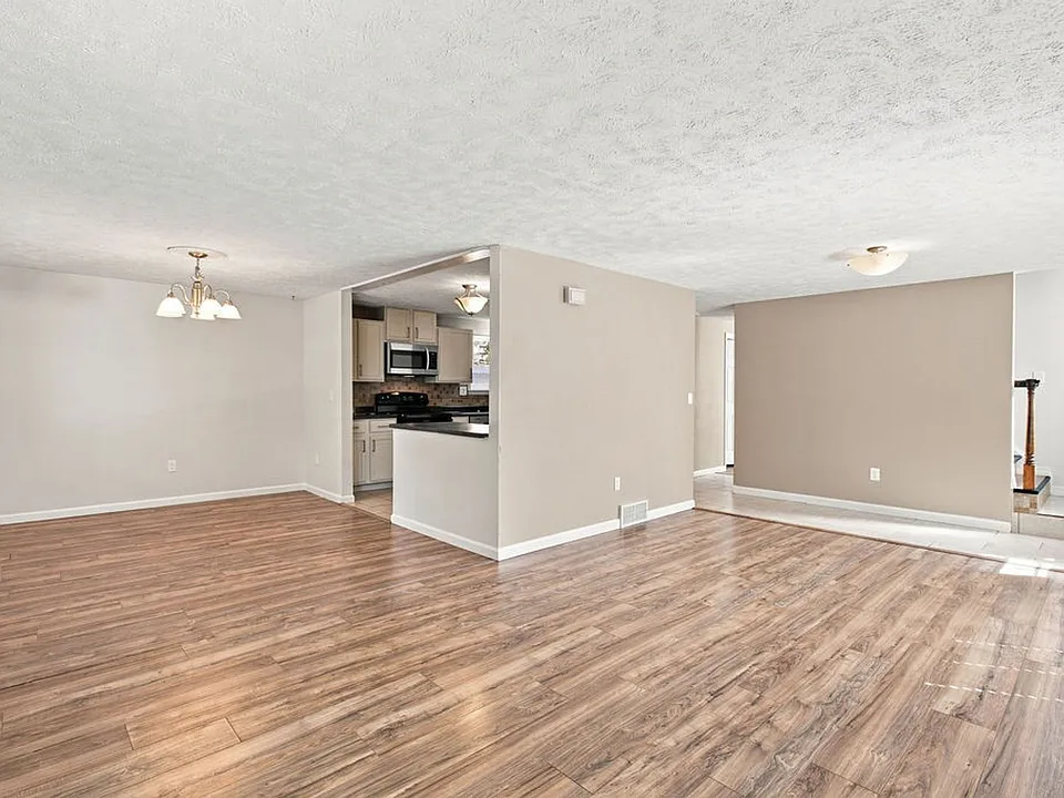 2013 Devonshire Dr