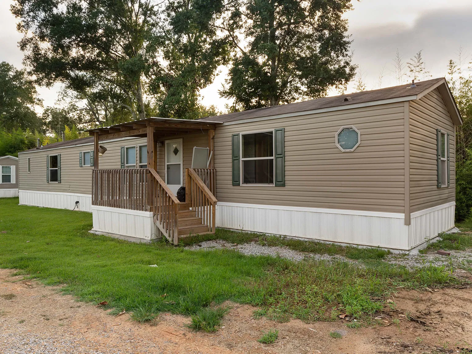 3 bed, $1,100 — Photo 2