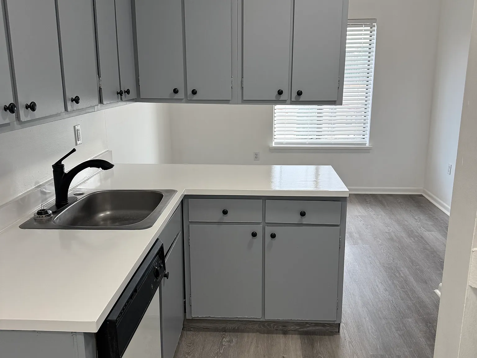 2 bed, 1095 sqft, $1,295 — Photo 1