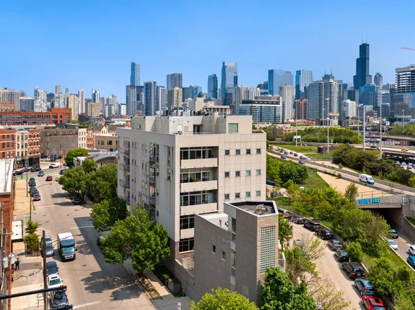 1035 W Huron St APT 504, Chicago, IL 60642
