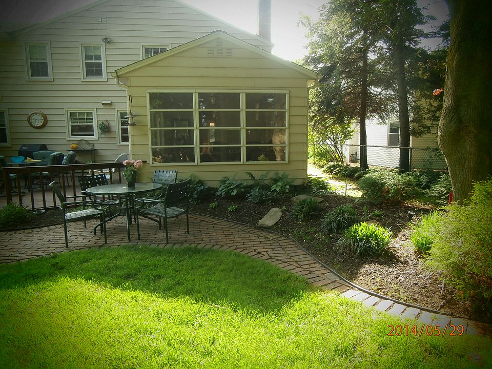 Back view of 3 season porch