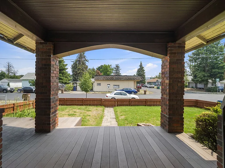 5703 N Regal St — Photo 18