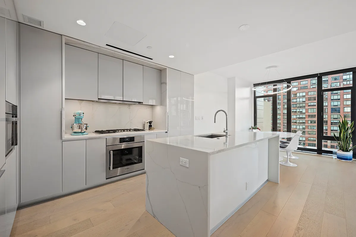 212 West 95th St Unit 8A